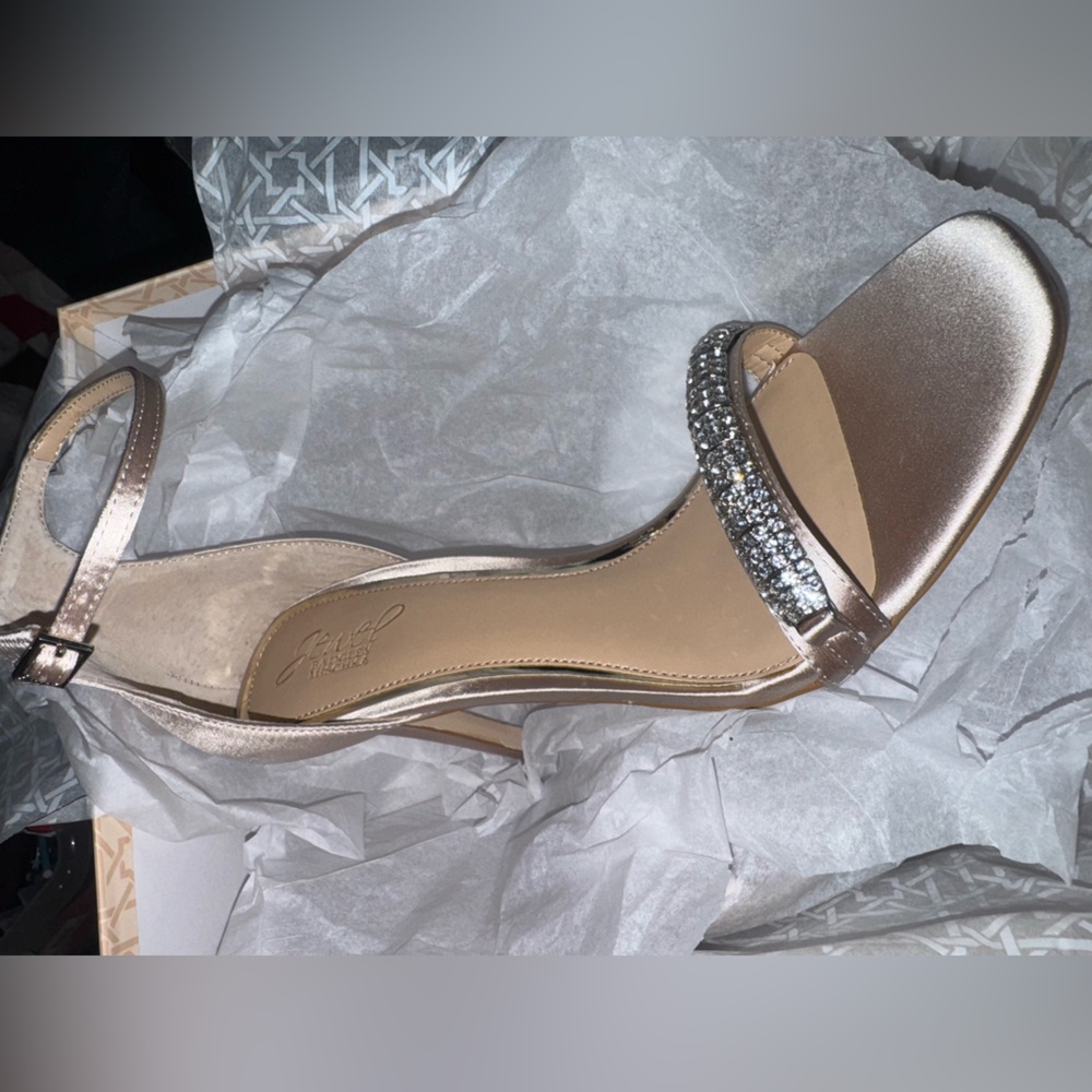 Jewel Badgley Mischka Rayna Satin Heel Sandals - Champagne, Size 10 - Picture 7 of 8